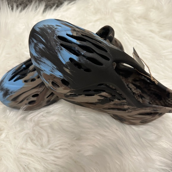 100% Authentic YEEZY FOAM RNR - Picture 2 of 9